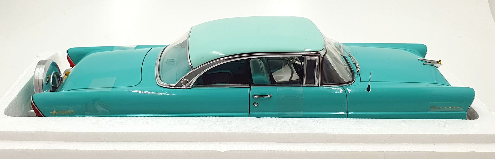 Sun Star 1/18 Scale 4652 - 1956 Lincoln Premiere Hard Top Taos Turquoise