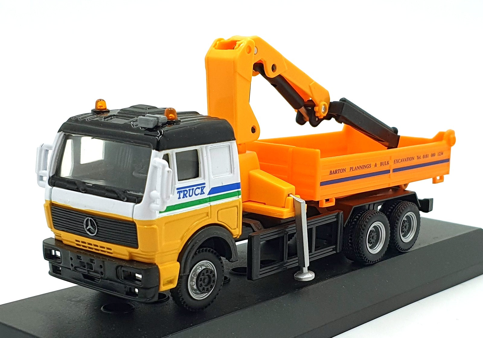 Cararama 1/60 Scale 100005B - Mercedes-Benz Construction Truck with Hook Orange