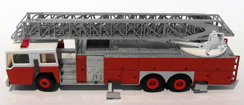 Conrad 1/50 Scale Diecast 5504 - E-One Fire truck witn 5-section 135' ladder