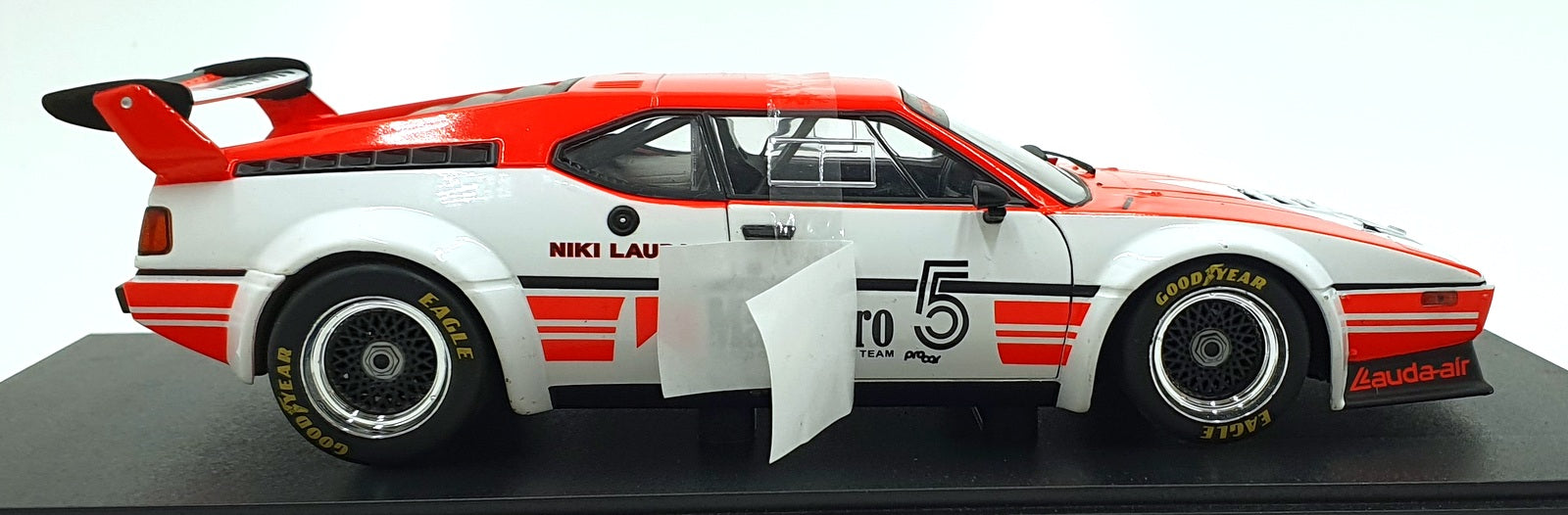 Werk83 1/18 Scale Diecast W1803007A BMW M1 ProCar #5 with Marlboro Decals Lauda