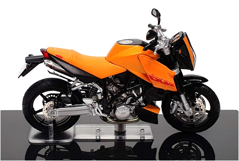 Atlas Editions 1/24 Scale 4 110 108 - KTM LC8 Duke Motorbike - Orange/Black 