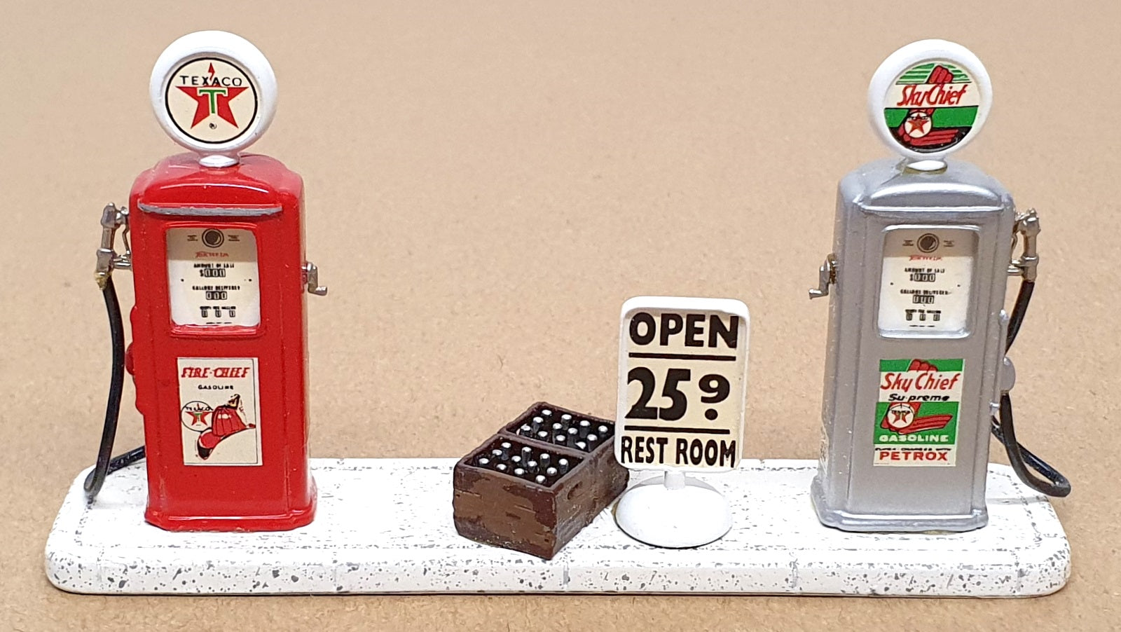 Avoncast 1/43 Scale No. 1 - Tokheim Texaco & Sky Chief Petrol Fuel Gas Pumps