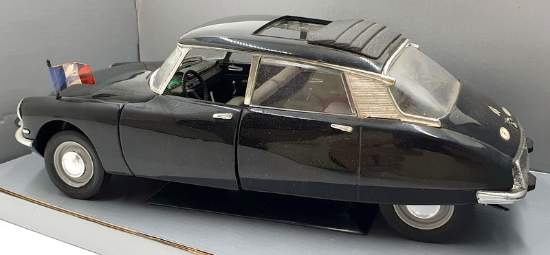 Solido 1/18 Scale Diecast 8035 - Citroen DS Presidentielle 1963 - Black