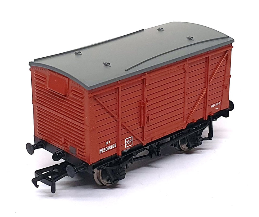 Bachmann OO 1/76 Scale 38-170 - 12 Ton BR Plywood Vent Van Bauxite (Early)