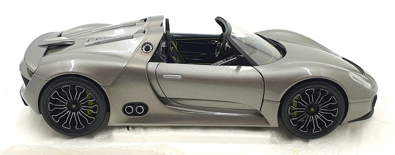 Minichamps 1/18 Scale Diecast 110 060030 - Porsche 918 Spyder 2010 - Met Grey