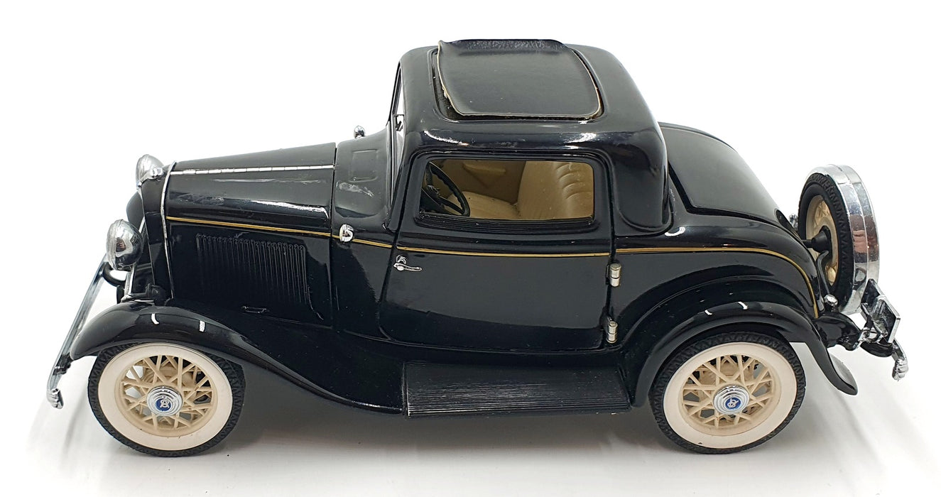 Franklin Mint 1/24 Scale 11226D - 1932 Ford Deuce Coupe - Black