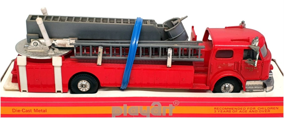 Model Power Playart 24523A - American LaFrance Fire Engine Baltimore - Red