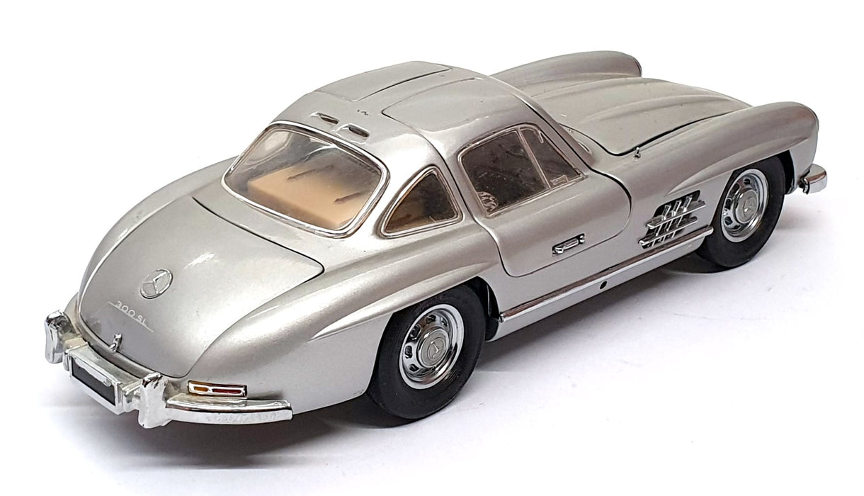 Franklin Mint 1/24 Scale 150326B - 1954 Mercedes Benz 300SL - Silver