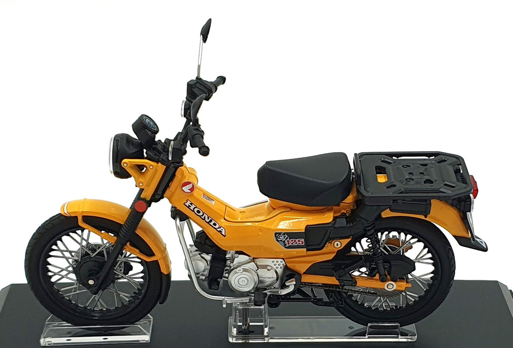 Aoshima 1/12 Scale 11226-4000 - Honda CT125 Motorbike - Yellow