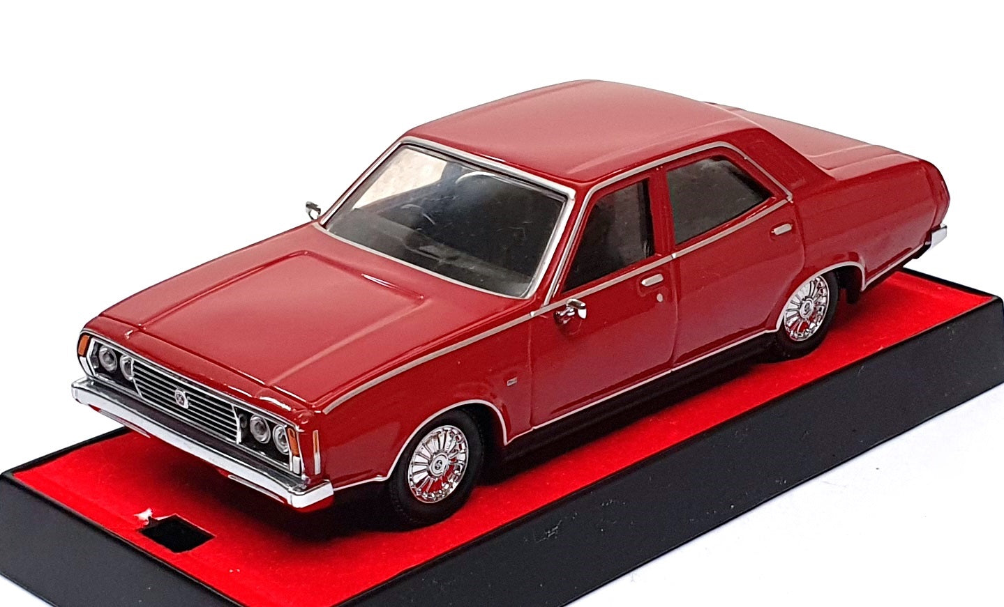 Trax 1/43 Scale Diecast TR42C - 1973 Leyland P76 Super - Deep Red
