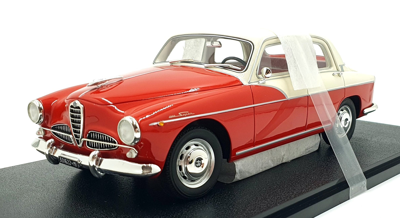 Cult 1/18 Scale Resin CML162-2 - 1958 Alfa Romeo 1900 Super Berlina - White/Red
