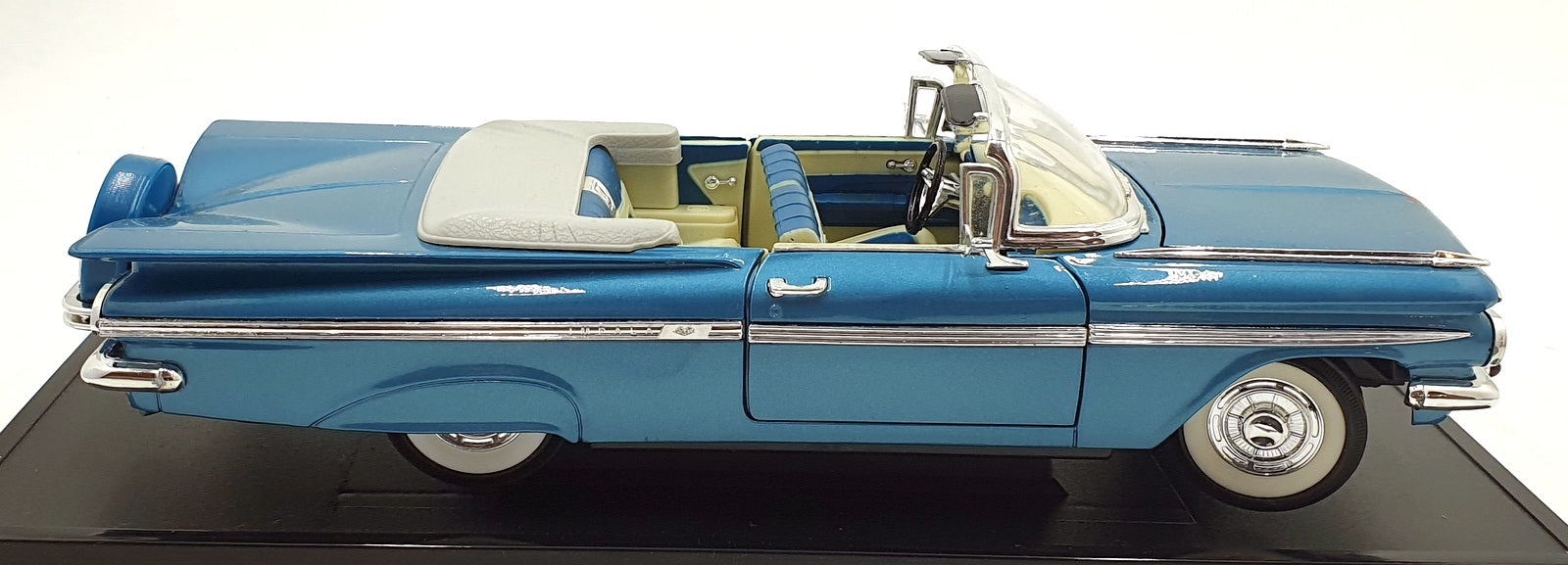 Road Signature 1/18 Scale Diecast 92118 - 1959 Chevrolet Impala - Blue