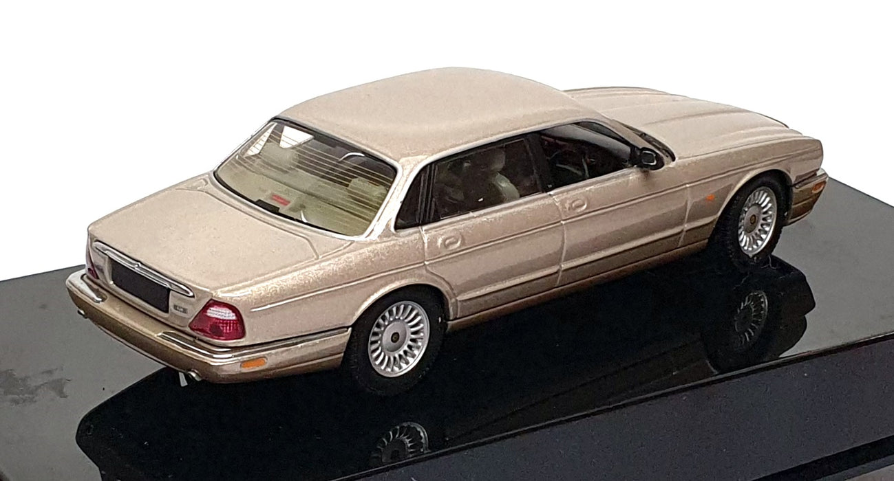 Autoart 1/43 Scale Diecast 53573 - Jaguar XJ8 - Gold