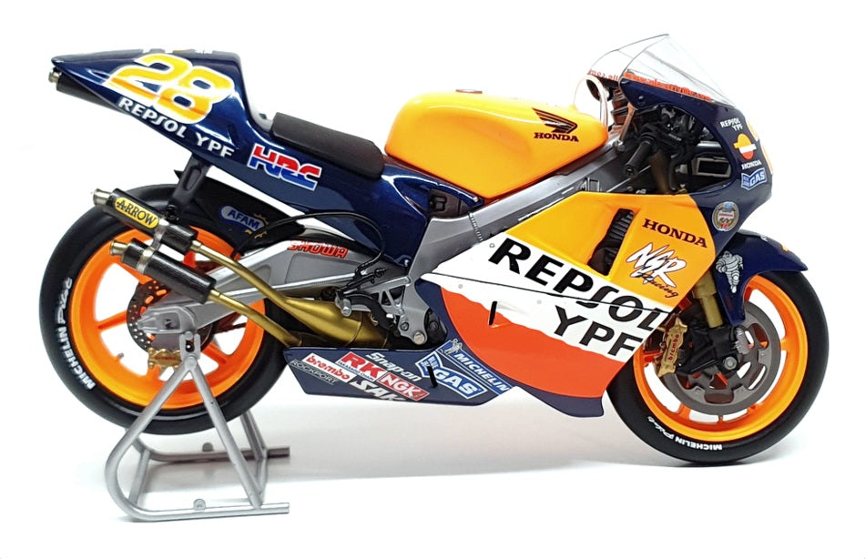 Minichamps 1/12 Scale 122 016128 - Honda NSR 500 Repsol Criville 500cc GP 2001