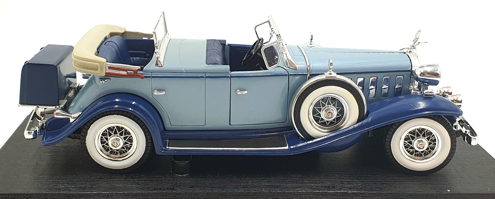 Anson 1/18 Scale Diecast 30383 - 1932 Cadillac Sport Phaeton Blue Two Tone