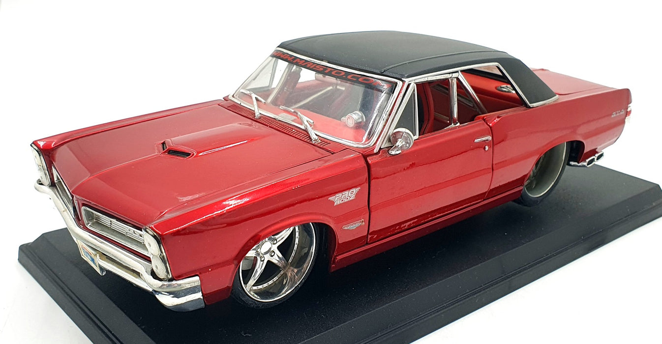 Maisto 1/18 Scale 31065 - 1965 Pontiac GTO - Met Red