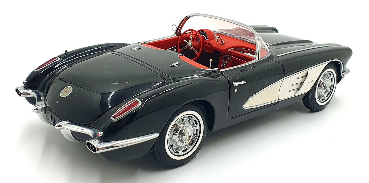 Autoart 1/18 Scale Diecast 14126T - Chevrolet Corvette - Black/Cream