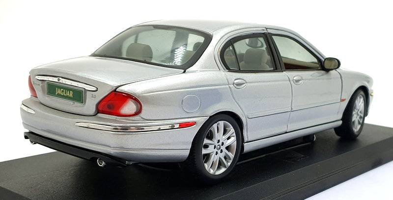 Maisto 1/18 Scale Diecast 31621 - 2001 Jaguar X-Type - Silver