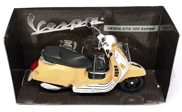 Cararama 1/12 Scale 01529 - Vespa GTS 300 Super Motorbike - Beige/White