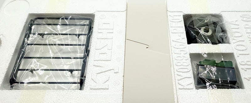 Kyosho 1/18 Scale Diecast 08956XBE - Toyota Land Cruiser 60 - Beige