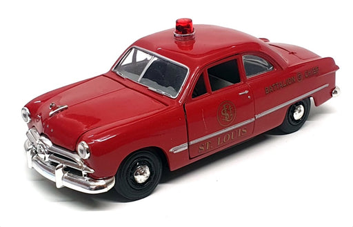 Motor Max 1/24 Scale 2624H - 1949 Ford Battalion Fire Chief St. Louis - Red