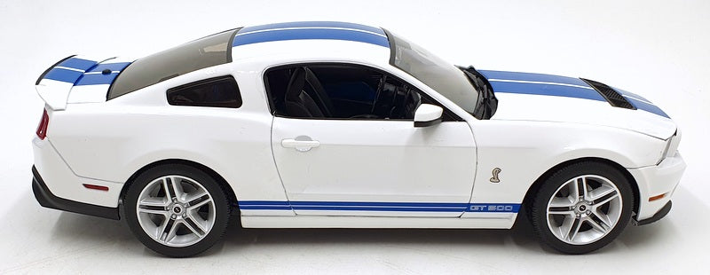 Greenlight 1/18 Scale Diecast 13674 - 2011 Shelby GT500 - White/Blue