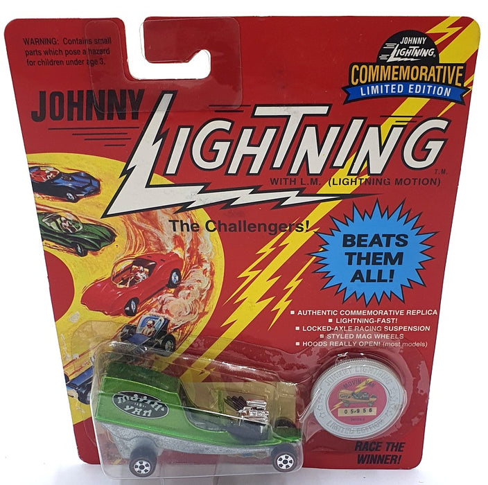 Johnny Lightning 1/64 Scale 100-200 - The Challengers Movin' Van - Green