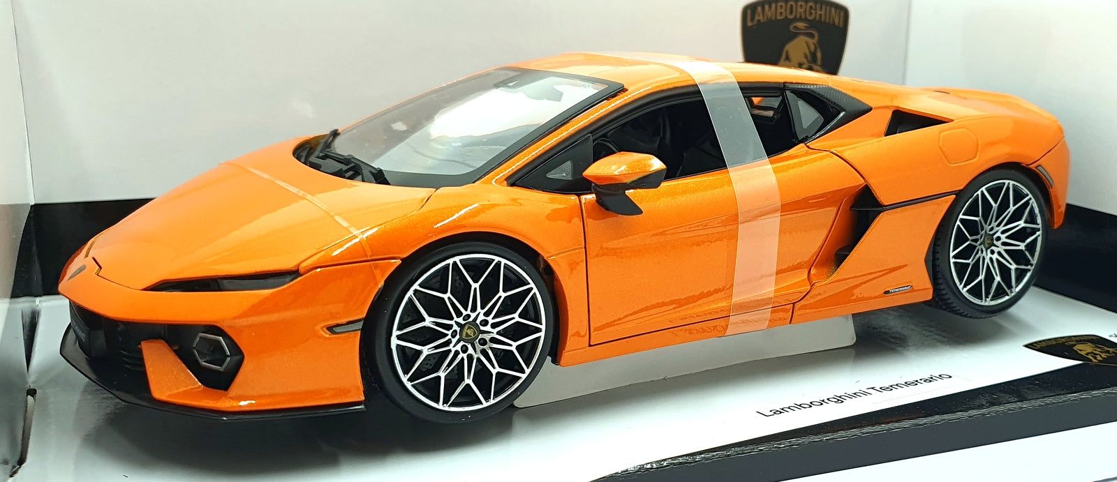 Burago 1/18 Scale Diecast 18-11052 - Lamborghini Temerario - Orange