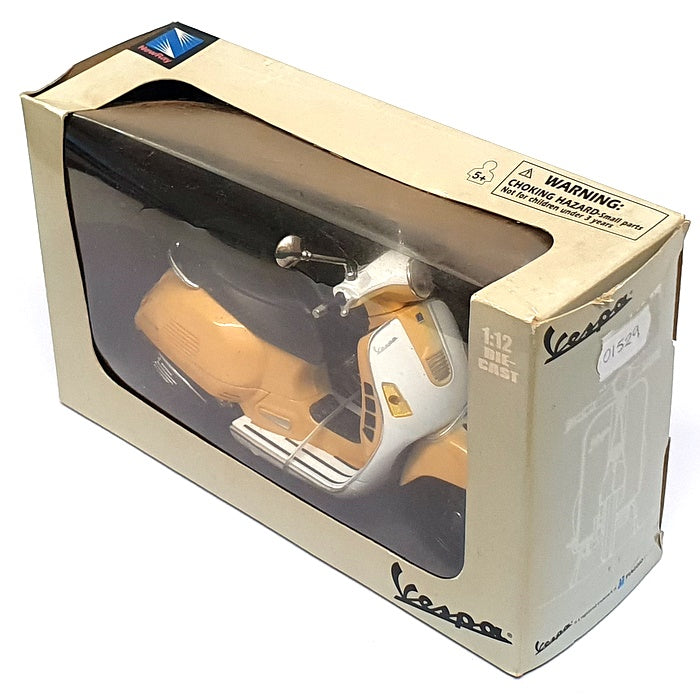 Cararama 1/12 Scale 01529 - Vespa GTS 300 Super Motorbike - Beige/White