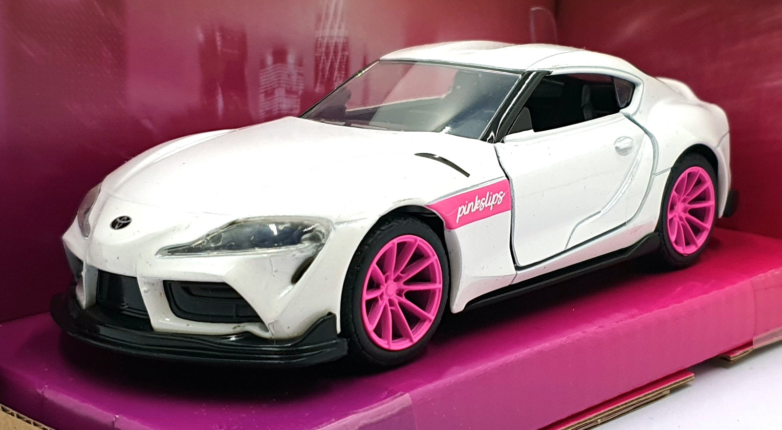 Jada Toys 1/32 Scale 34664 - 2020 Toyota Supra - Met. White/Pink