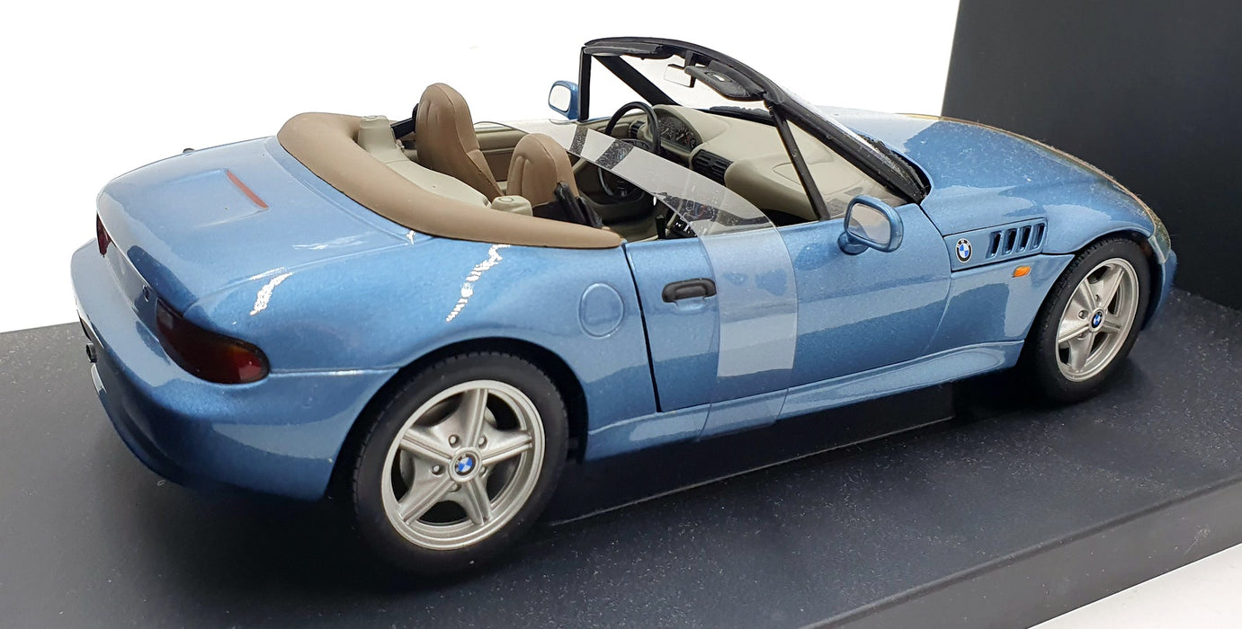 UT Models 1/18 Scale 20400 - BMW Z3 Roadster James Bond 007 Goldeneye