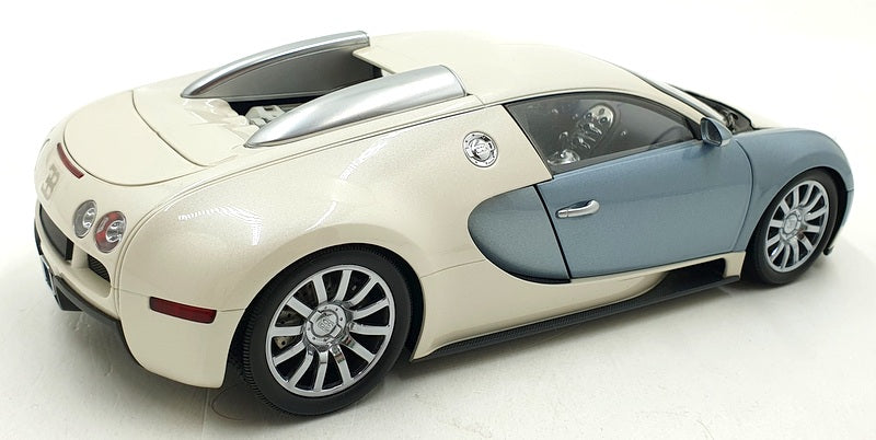 Minichamps 1/18 Scale 519 101100  - Bugatti Veyron Top Gear - White/Blue