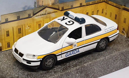 Irish Decal Products 12cm Long 61053 - Vauxhall Garda Police Car - White
