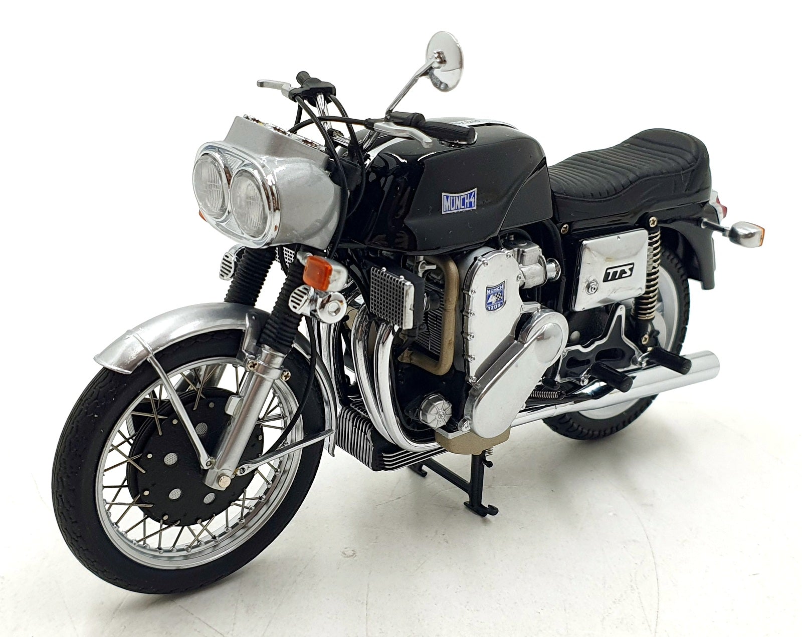 Minichamps 1/12 Scale 122 011000 - 1966 Munch Mummut 4 TTS - Black/Silver