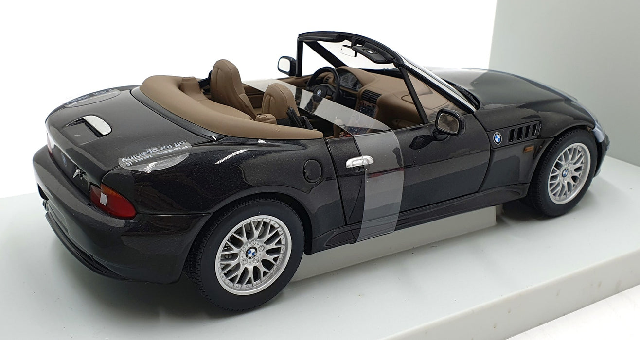 UT Models 1/18 Scale Diecast 20441 - BMW Z3 Roadster 2.8 1999 - Black