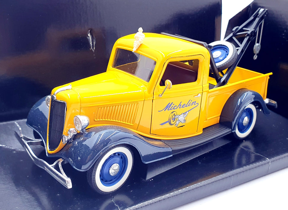 Solido 1/18 Scale Diecast 8037 - Ford Depanneuse Michelin Recovery Truck