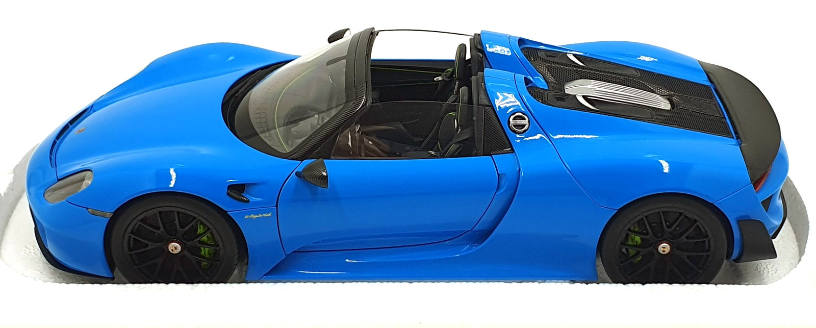 Autoart 1/18 Scale Diecast 77924 - 2013 Porsche 918 Spyder - Riviera Blue
