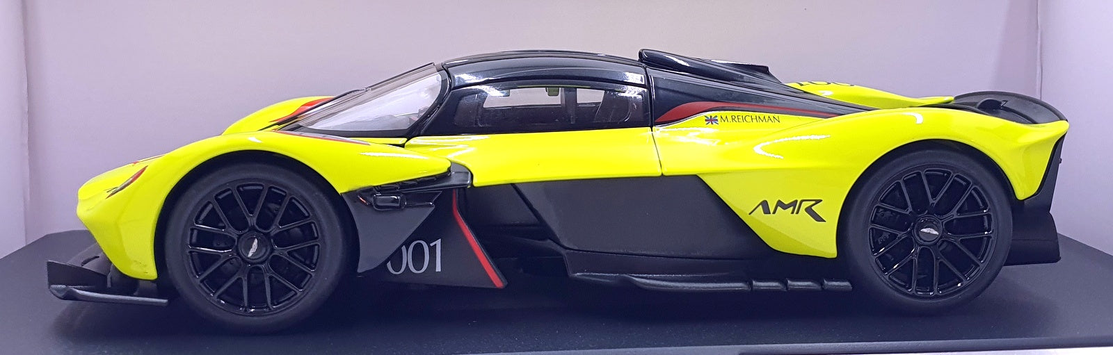 CMJ 1/18 Scale Diecast DC118AMVKLG - Aston Martin Valkyrie - Lime Green