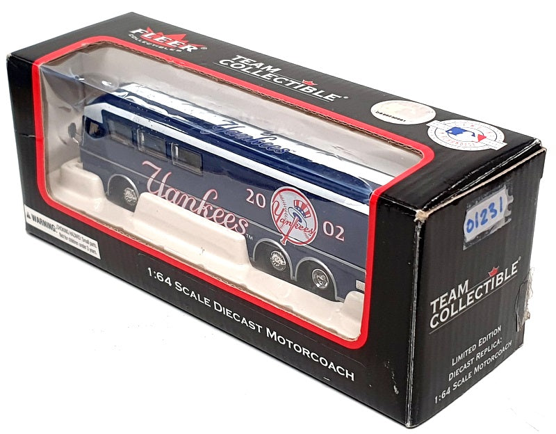 Fleer 1/64 Scale 01231 - Motorcoach New York Yankees MLB 2002 - Blue/White