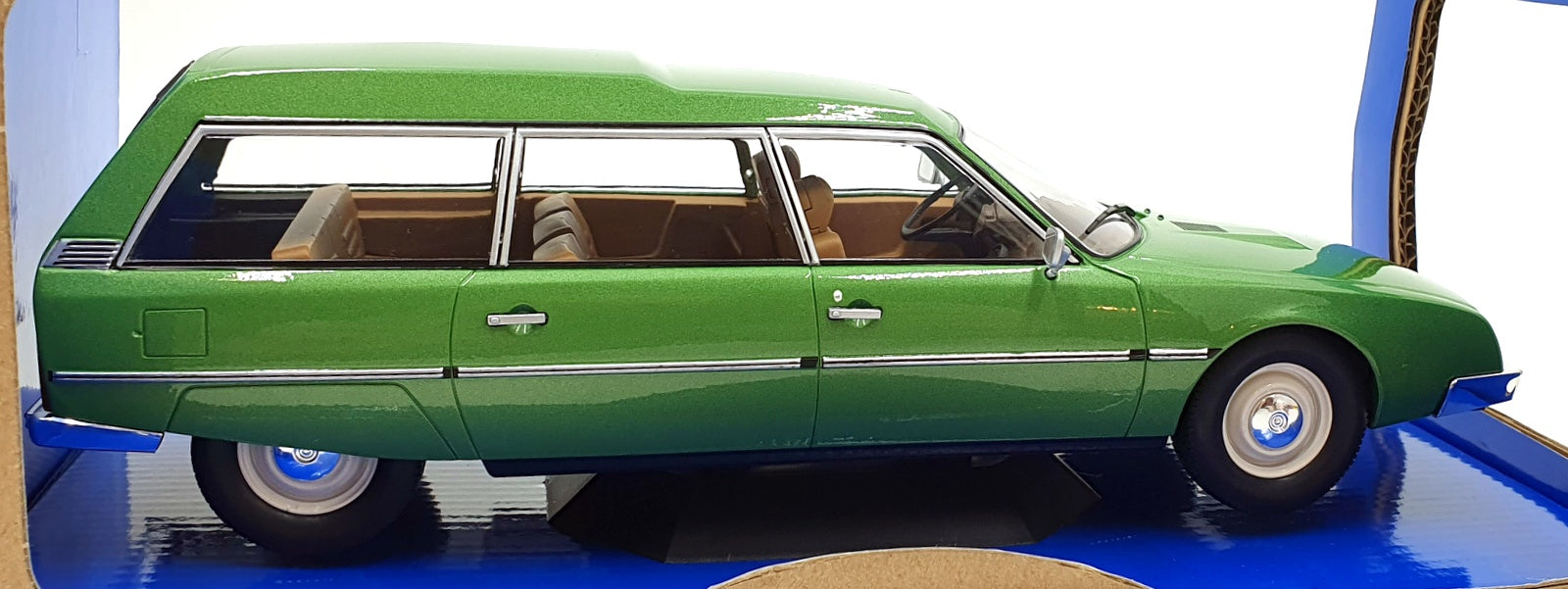 Model Car Group 1/18 Scale MCG18555 - Citroen CX Break - Met. Green