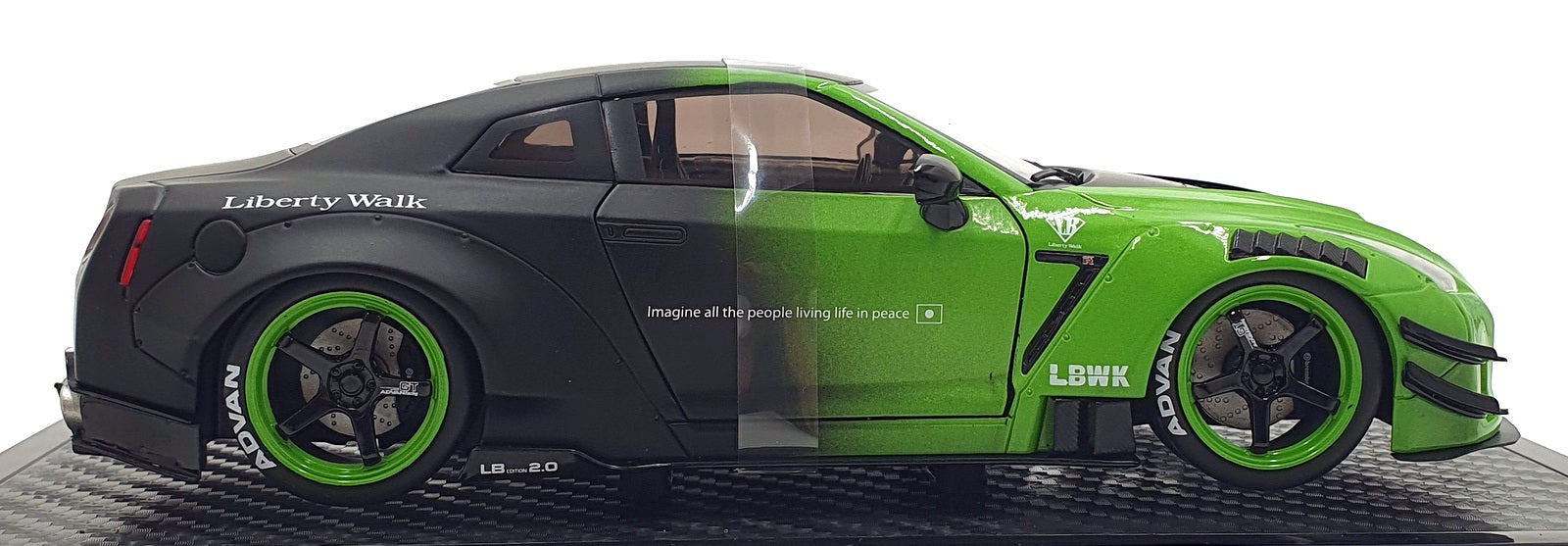 Jada Pink Slips 1/18 Scale 35724 - Nissan GT-R (R35) Liberty Walk Body Kit 2.0
