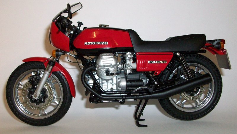 Minichamps 1/12 Scale - 122 165300 Moto Guzzi 850 Mk1 Le Mans 1978 red