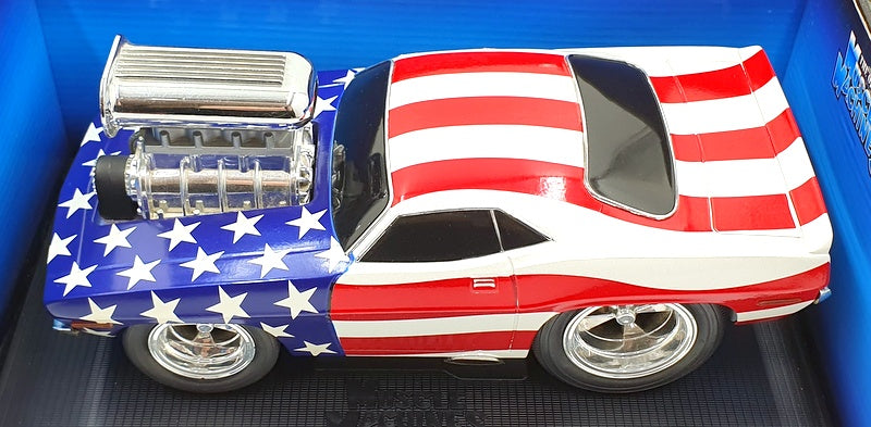 Muscle Machine 1/18 Scale Diecast 71168- 1970 Plymouth Cuda - USA Flag