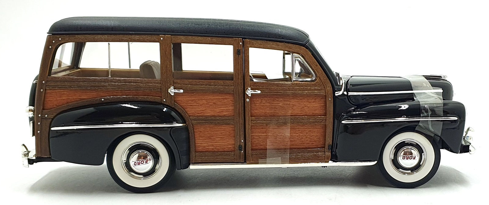 Signature Models 1/18 Scale 2860 - 1948 Ford Woody - Black