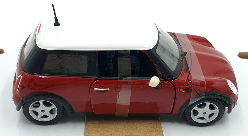 Maisto 1/24 Scale 31219 - New Shape Mini Cooper - Red with white Roof