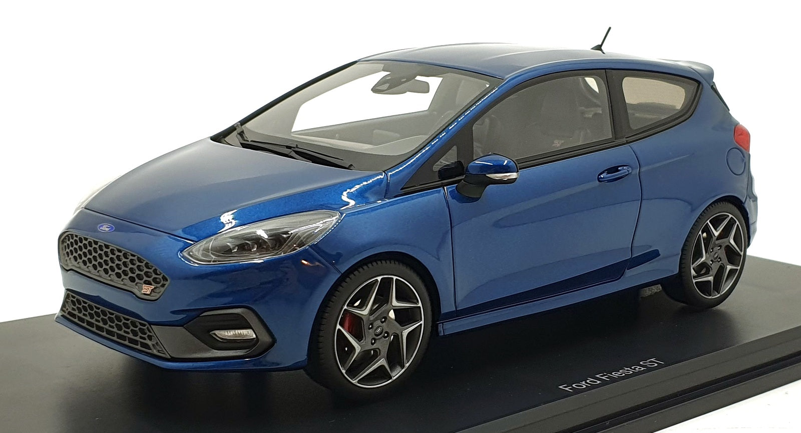 DNA Collectibles 1/18 Scale DNA000092 - Ford Fiesta ST - Met. Blue