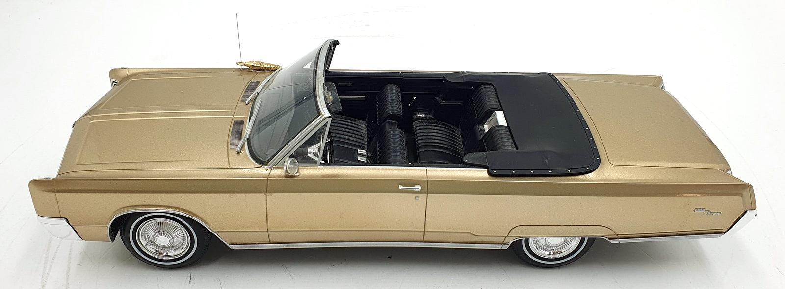 BOS Models 1/18 Scale Resin BOS273 - Chrysler Newport Convertible - Gold