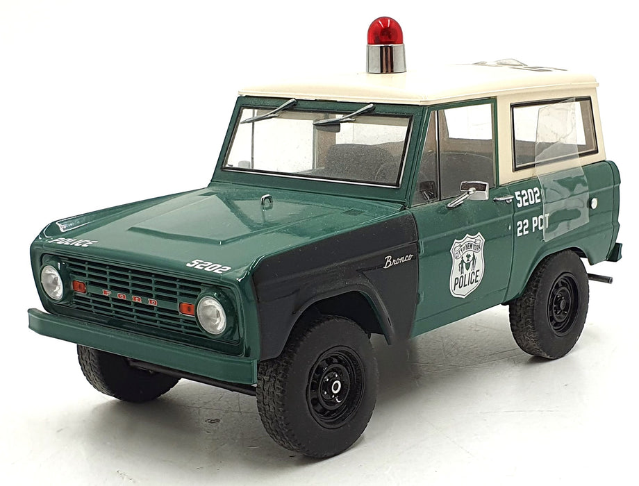 Greenlight 1/18 Scale 19036 - 1967 Ford Bronco Police Vehicle NYPD