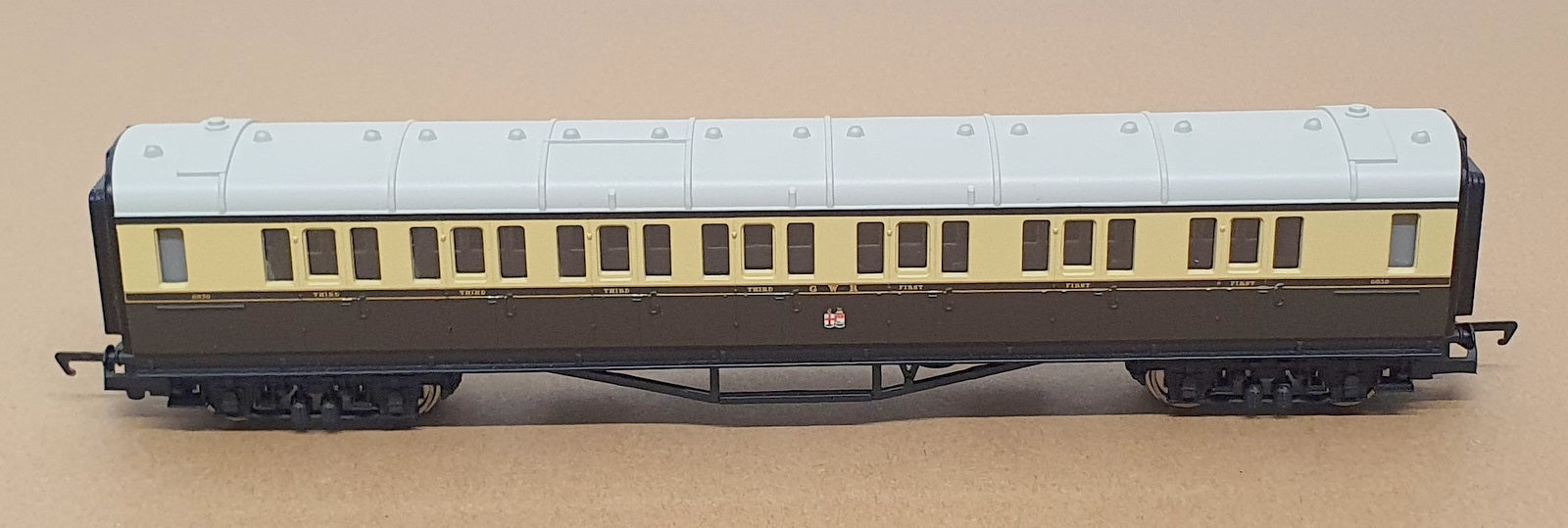 Hornby OO Gauge (1/76) R 4065B - GWR Composite Coach 6030