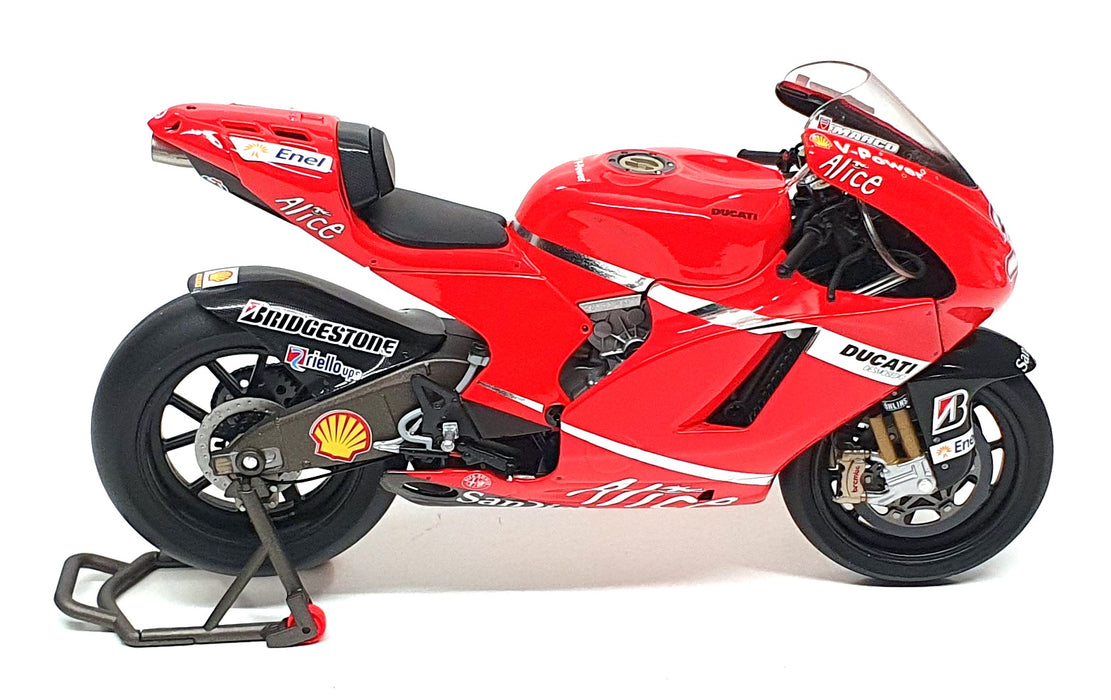 Minichamps 1/12 Scale 122 080033 - Ducati Desmosedici GP8 Melandri MotoGP 2008